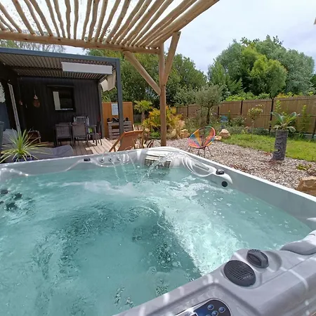 Apb Locations Avec Jacuzzi Privatif Holiday home *