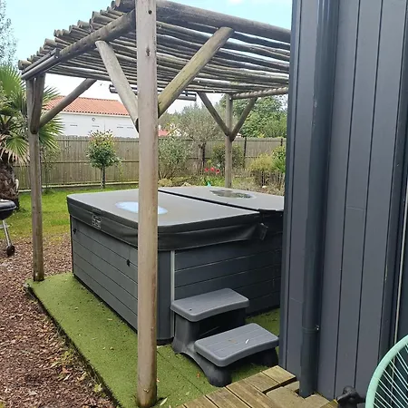 Holiday home Apb Locations Avec Jacuzzi Privatif *