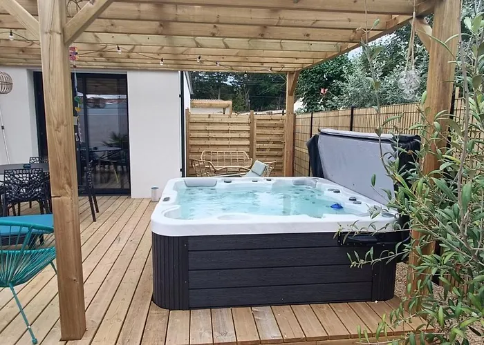 Apb Locations Avec Jacuzzi Privatif 度假居