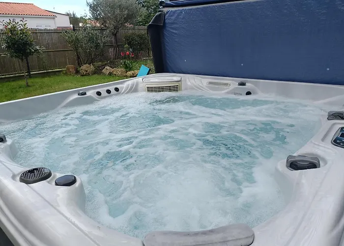 Apb Locations Avec Jacuzzi Privatif 度假居 *