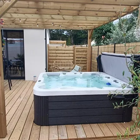 Apb Locations Avec Jacuzzi Privatif 度假居