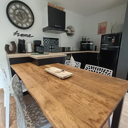 Apb Locations Avec Jacuzzi Privatif 度假居